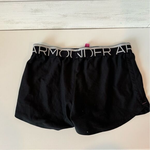 GIRLS UNDER ARMOUR SHORTS SIZE YOUTH XL - Picture 3 of 4